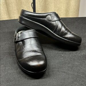 SAS black leather clogs size 8.5